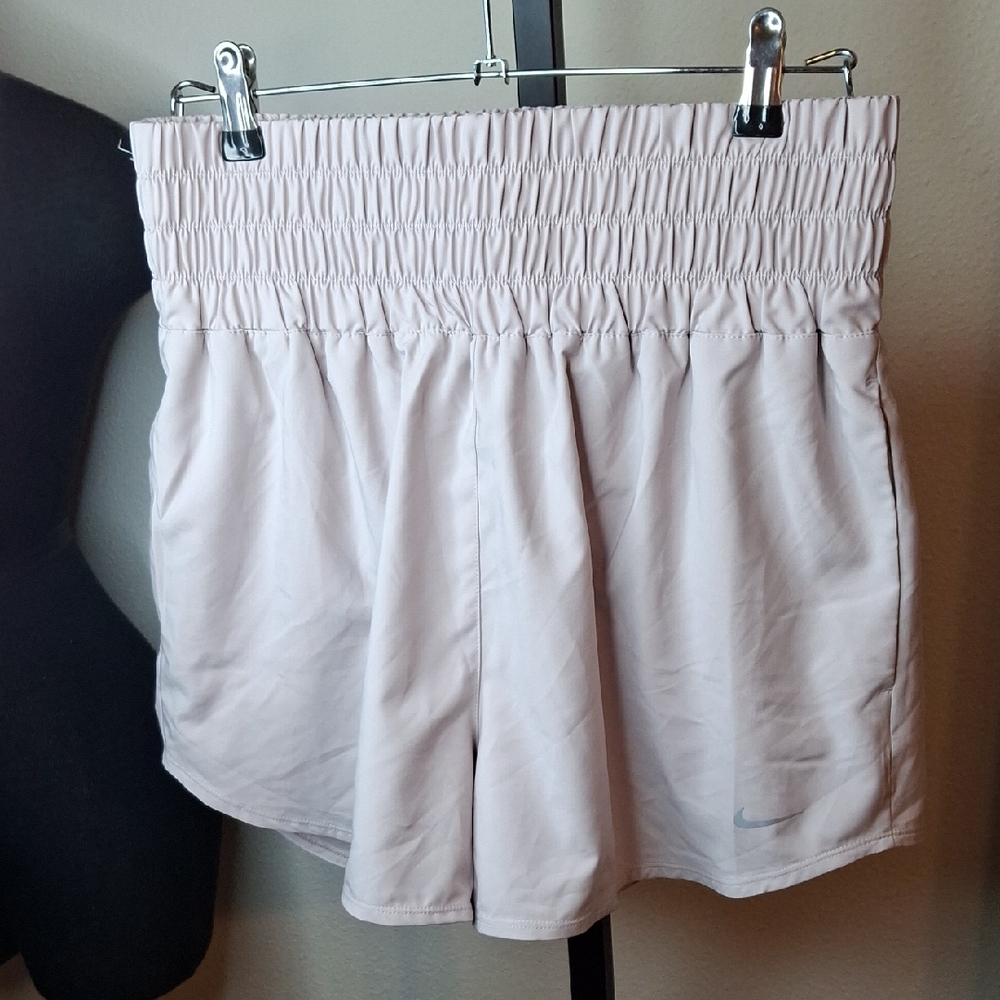 Nike Women's Training Athletic Shorts NWT